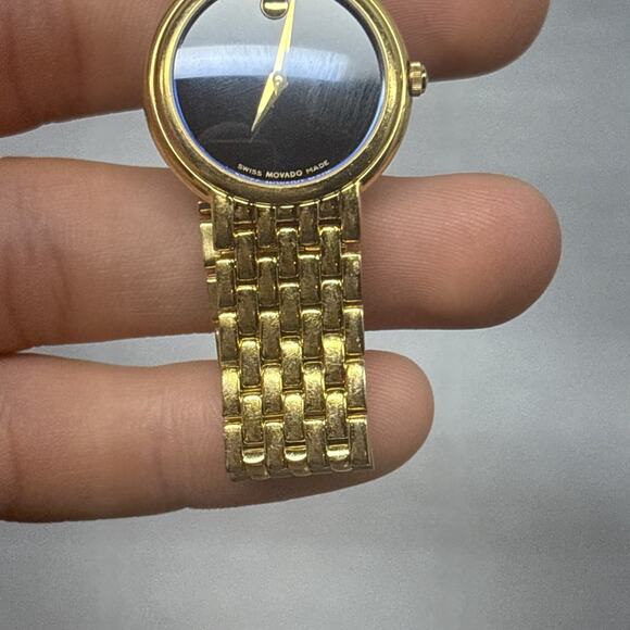 Movado Ladies Watch Gold Tone with Black Dial 28mm Case Excellent! main image 4